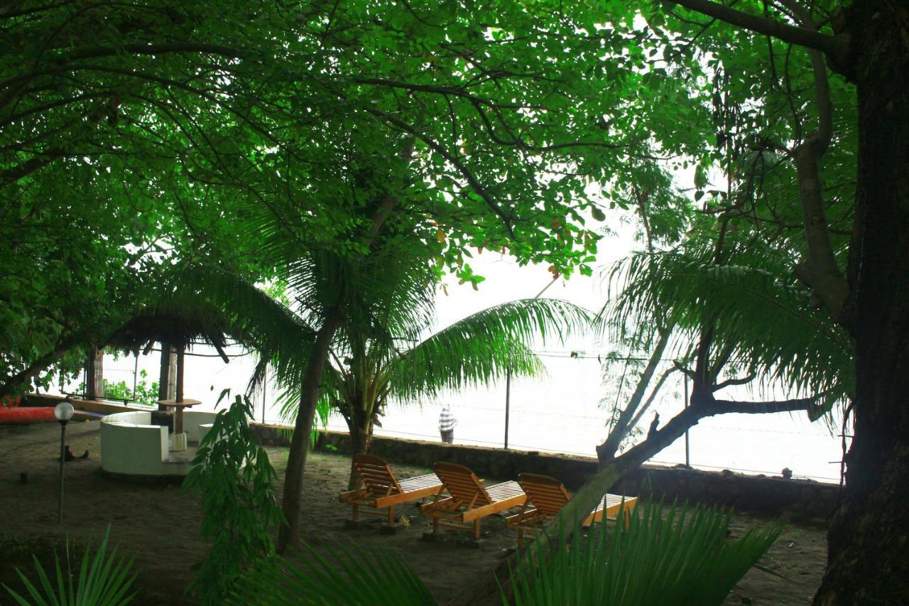 Fx72 Beach Resort Maumere Exterior photo