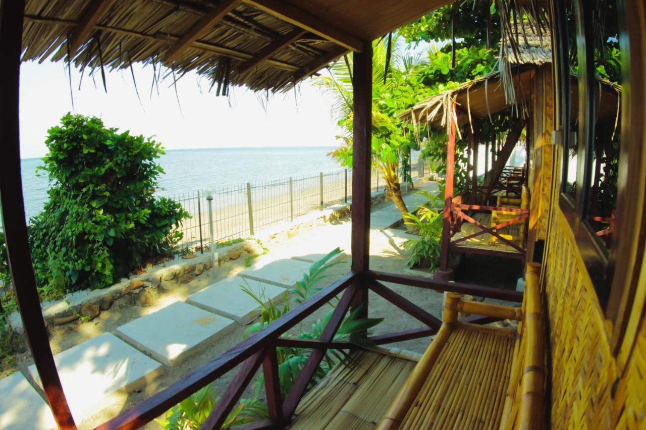 Fx72 Beach Resort Maumere Exterior photo