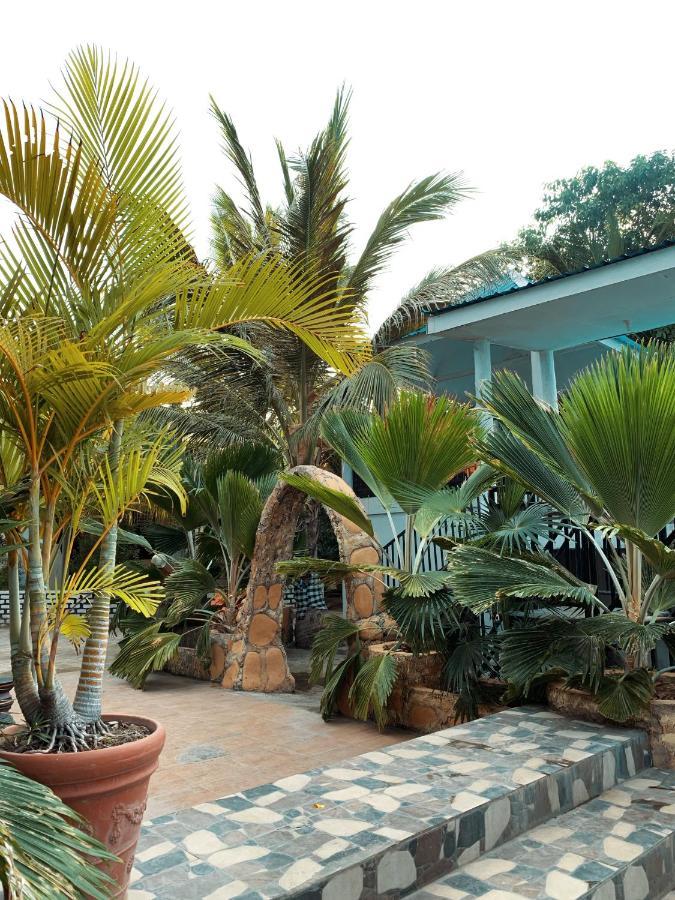 Fx72 Beach Resort Maumere Exterior photo